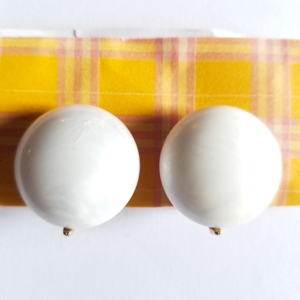 Vintage Crown Trifari clip on earrings white moonglow plastic gold tone